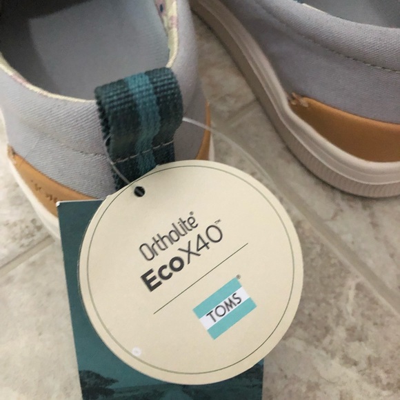 Toms slip ons - Picture 3 of 4